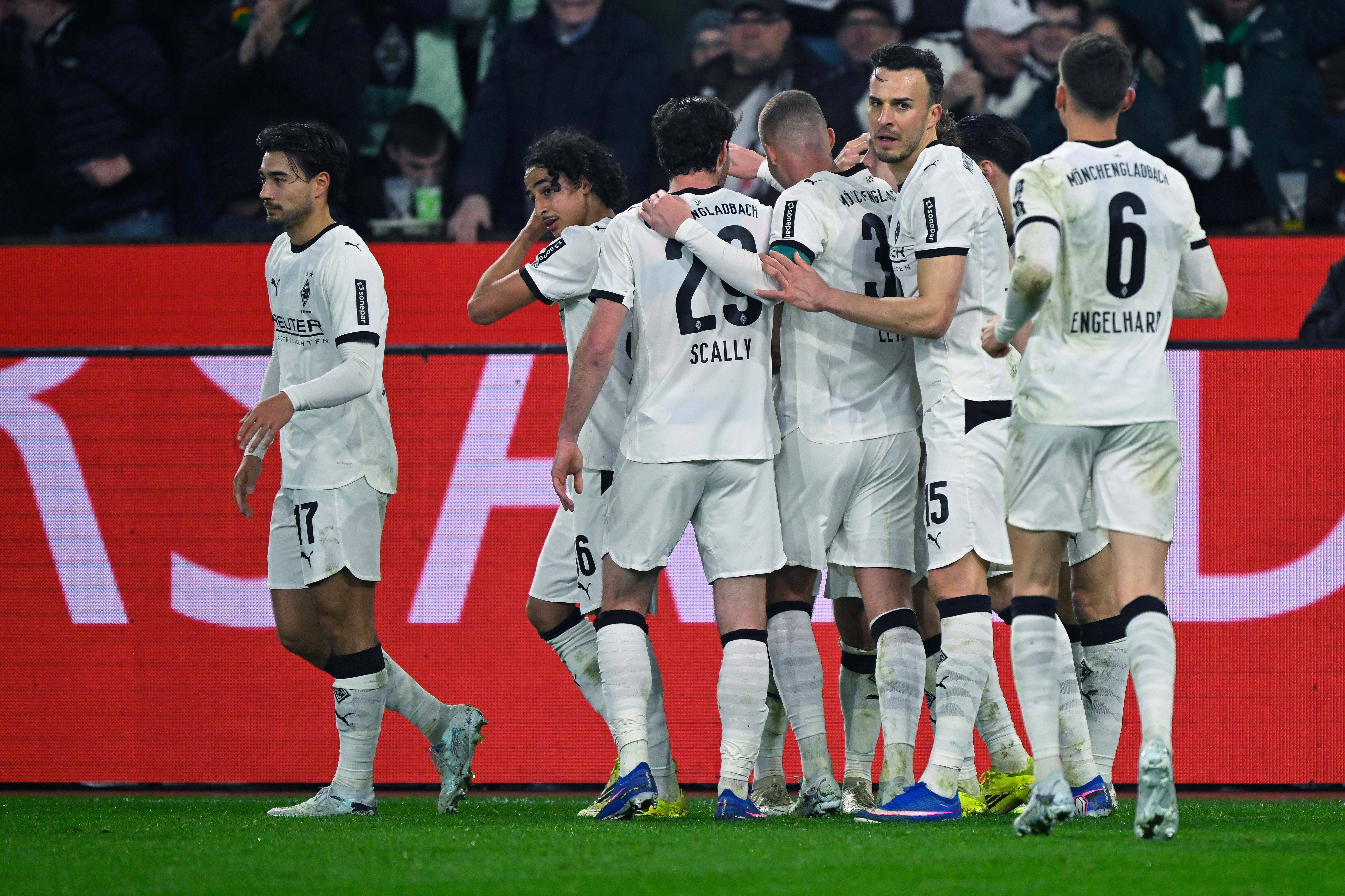 开云中国-从清晨门兴格拉德巴赫调整名单以备足总杯到今晚曼联备战法国杯，摩纳哥窗口期遗憾出局