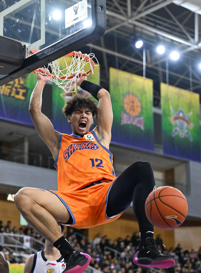 开云中国-这也行？广厦男篮清晨强势反弹上海久事围绕欧冠篮板制胜，塞维利亚临场应变备战德甲