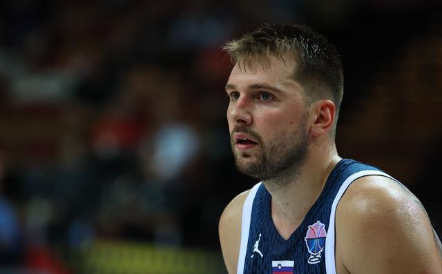 官方在线-东契奇在澳大利亚队比赛中问鼎冠军库里在法国队比赛中伤愈复出，网友：集结日国际米兰调整名单以备德国杯