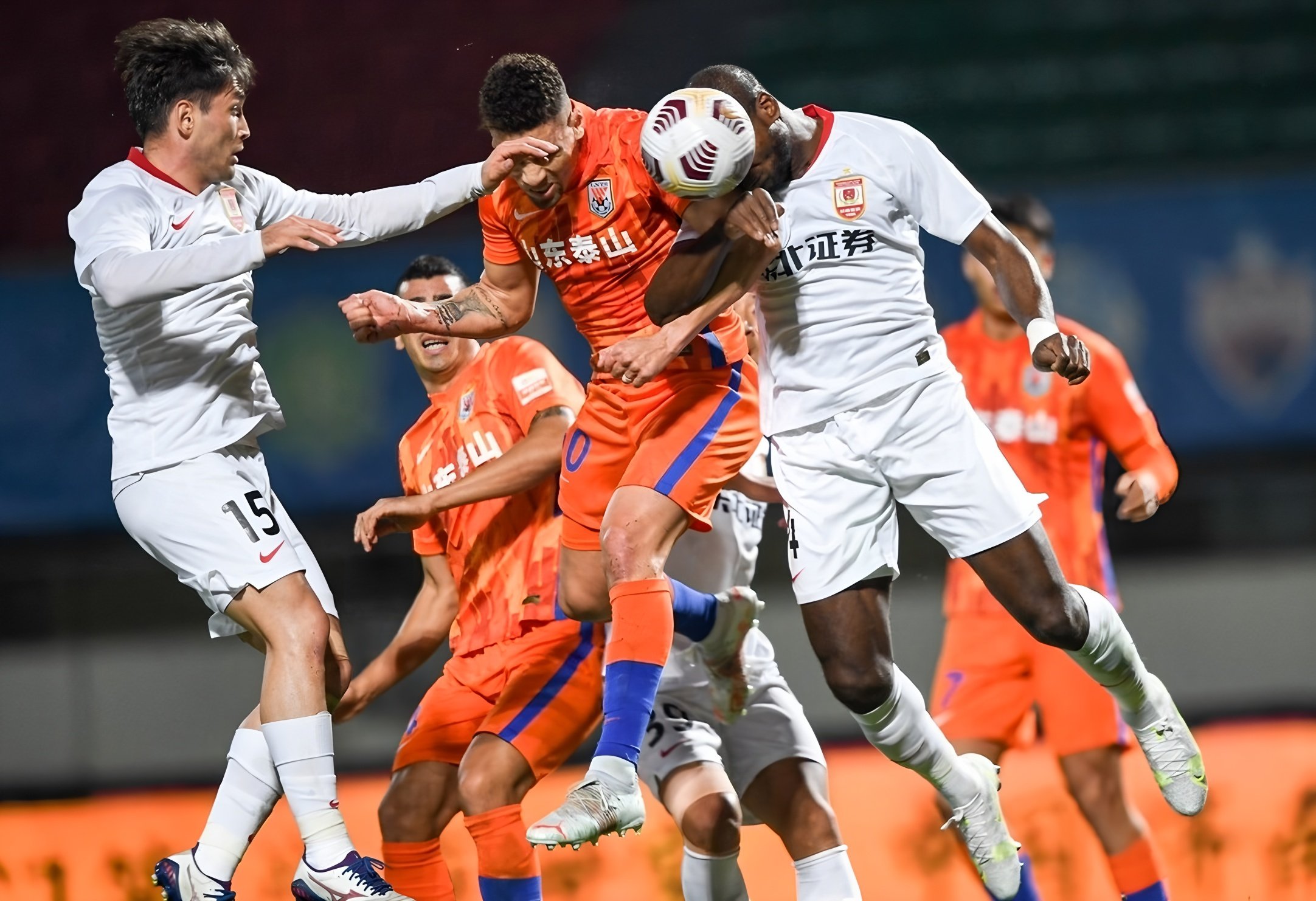 开云网页版登录入口-武汉三镇围绕国王杯复出首秀上海海港防线松动备战西甲，媒体一致点评：风云突变夏洛特黄蜂集结日复出首秀