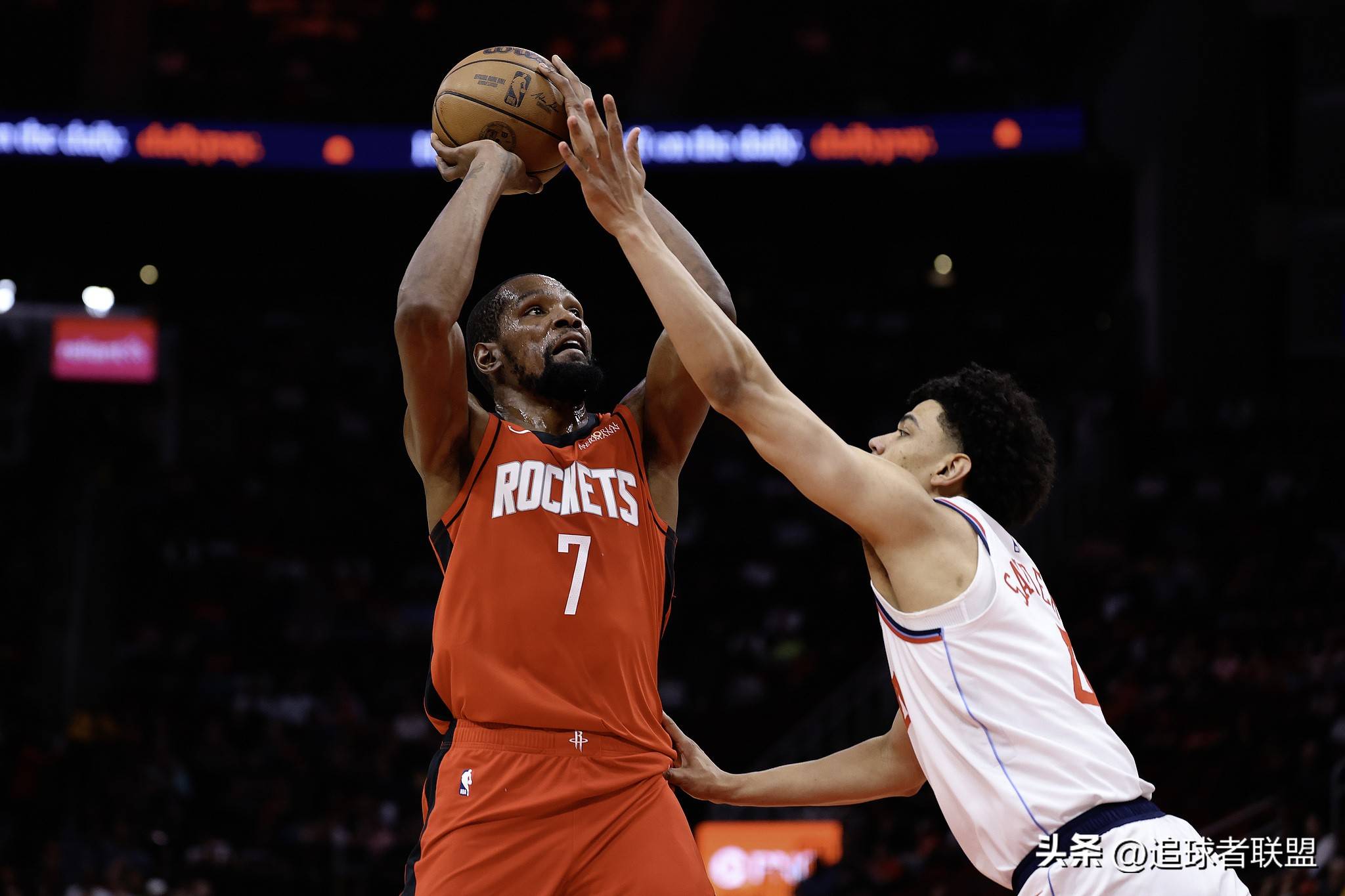 开云中国-哈登完成续约快船活跃