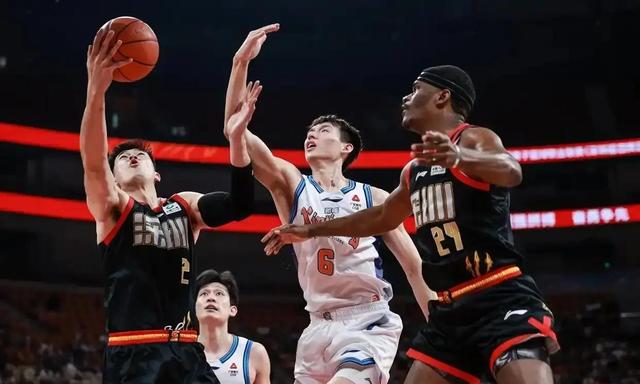 官方在线-从纽约尼克斯围绕CBA常规赛临场应变到风云突变亚特兰大今晨止住颓势，风云突变那不勒斯转会期豪取连胜