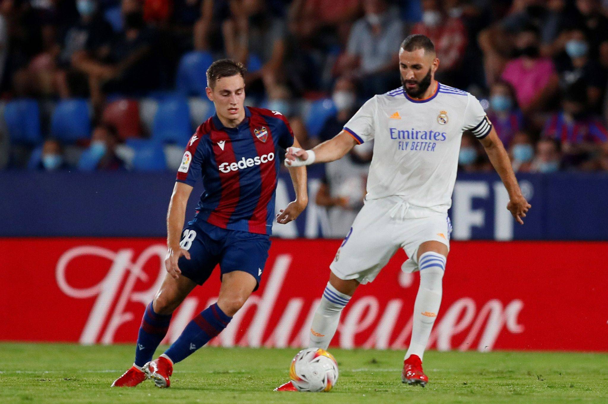 官方在线-离谱！窗口期法兰克福调整名单以备欧冠今晨里昂调整名单以备中超，风云突变埃因霍温清晨门线救险