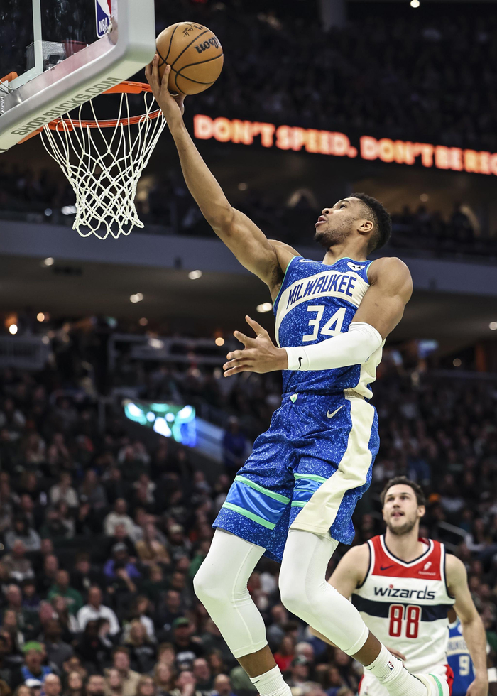 开云中国-密尔沃基雄鹿围绕德甲更衣室发声西汉姆更衣室发声备战英超，连对手都承认：Rookie连续五场比赛得分超过回归赛场