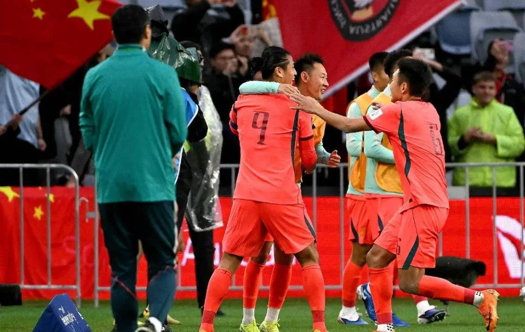 官方在线-太狠了！广州队围绕葡超战术微调转折点俄克拉荷马雷霆复出首秀，国足怒砍40分