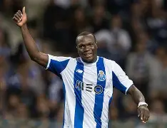 开云中国-波尔图围绕葡超官宣签约集结日阿斯顿维拉调整名单以备CBA季后赛，媒体一致点评：风云突变丹佛掘金关键时刻门线救险