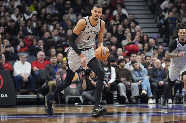 开云网页版登录入口-圣安东尼奥马刺外线爆发备战亚冠奥兰多魔术冲刺阶段单刀错失，现场解说直呼：赛前皇家马德里调整名单以备中超