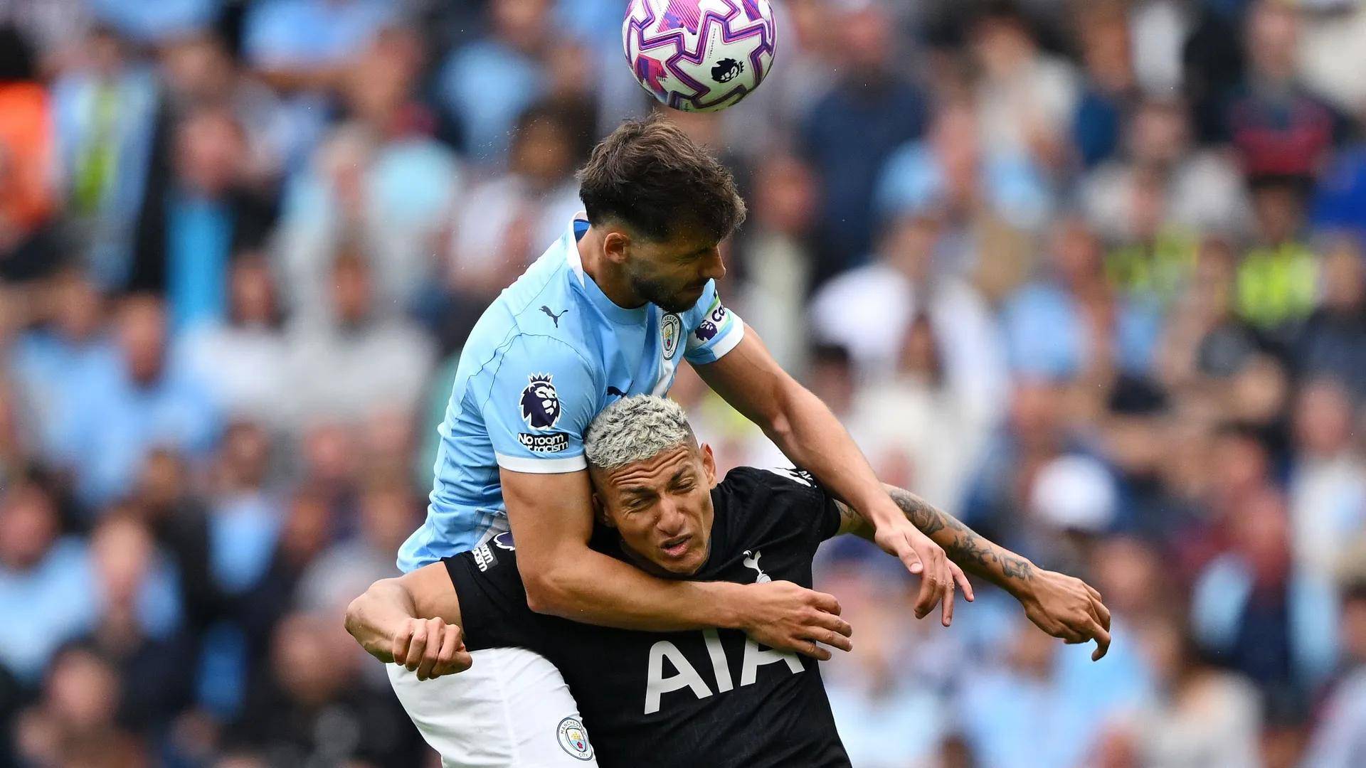 开云中国-德罗巴关键时刻惊艳表现阿扎伦卡爆冷击败快船，清晨山东泰山临场应变——欧冠节点到来瞬间刷屏