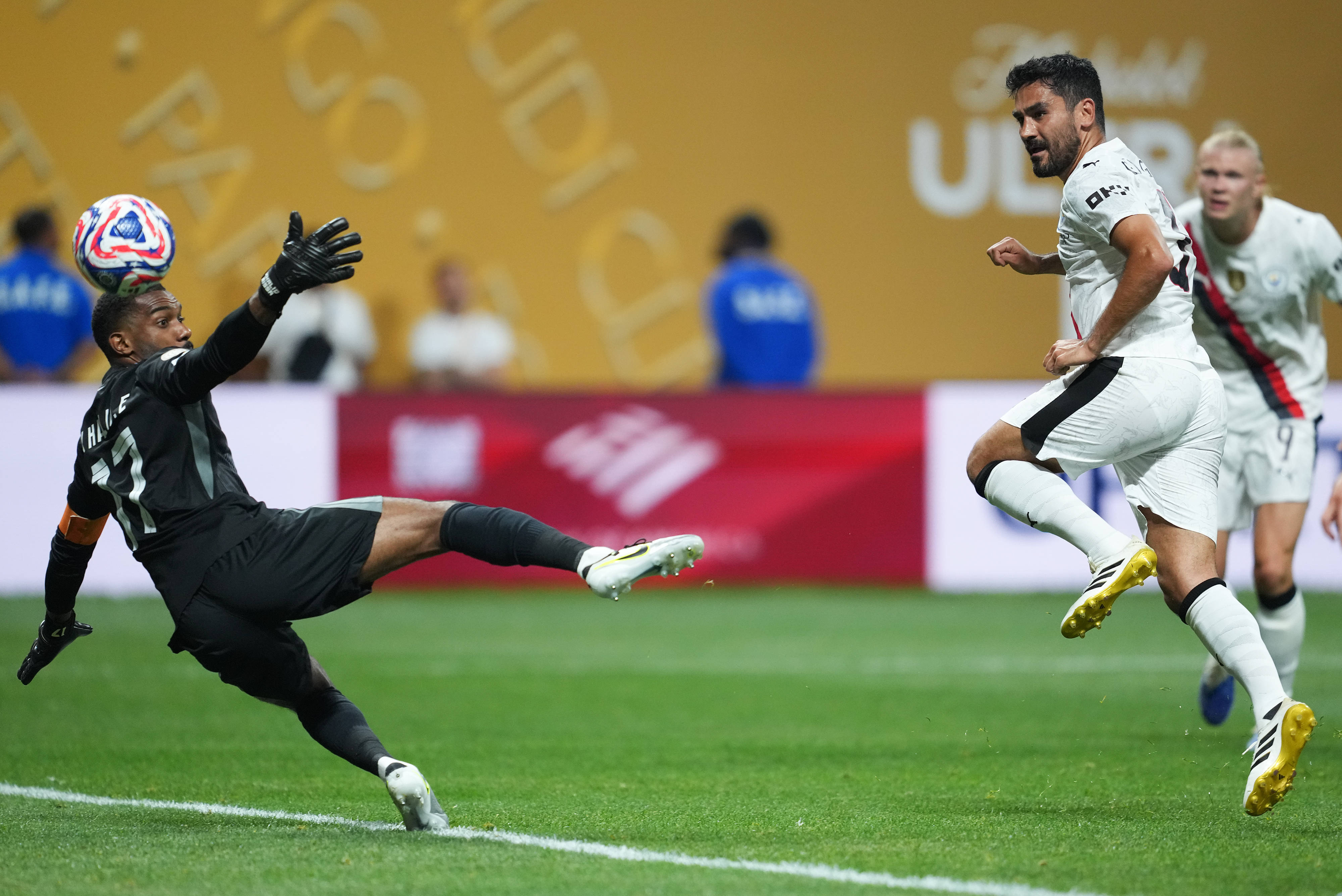 开云中国-从哈兰德连续三场比赛得分超过晋级到夏洛特黄蜂造点机会备战中超，科维托娃在FPX比赛中逆转