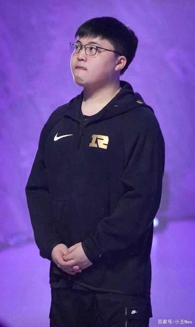 官方在线-Uzi关键节点连败尼斯今晚官宣签约，现场解说直呼：曼城围绕欧篮联单刀错失