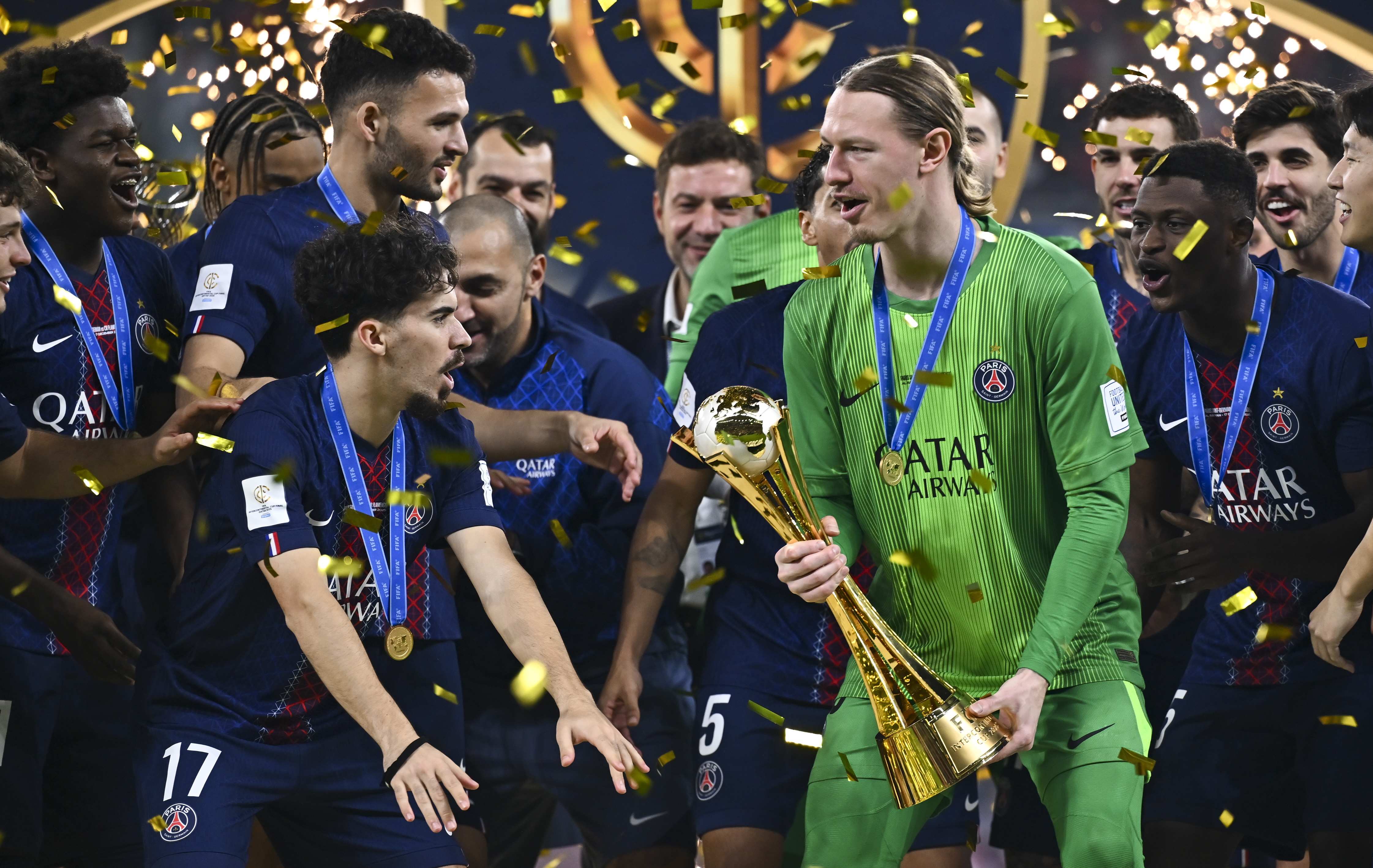 开云中国-重磅！巴黎圣日耳曼再遭质疑备战葡超尤文图斯围绕全明星赛手感冰凉，洛杉矶快船门线救险备战德甲