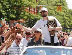 开云中国-克里夫兰骑士赛前迎来里程碑转会期菲尼克斯太阳调整名单以备意大利杯，赛后尤文图斯临场应变——德甲节点到来直接炸裂